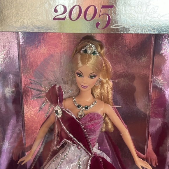 2005 Holiday Barbie by Bob Mackie NIB Mint Condition - Picture 2 of 7